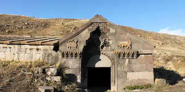 Развалины караван-сарая Ташарват