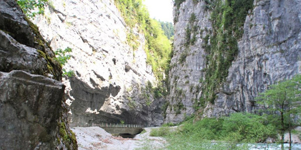 Ущелье на реке Бзыбь «Каменный мешок»