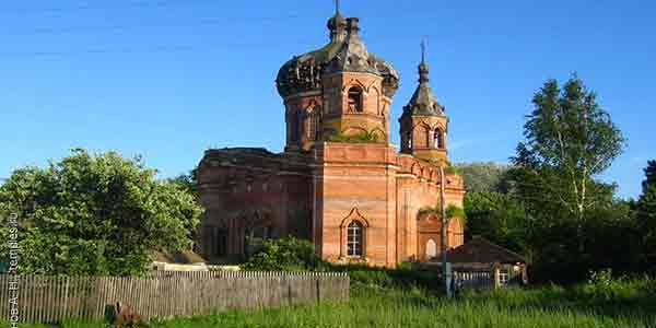 Воскресенская церковь в селе Красном